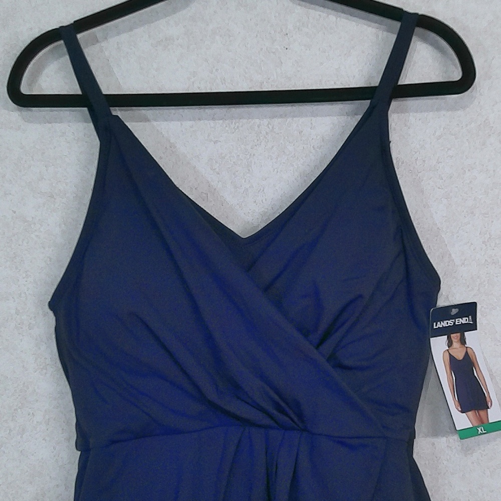 NWT Lands End Navy One Piece Swim Suit Adjust Straps, Built In Bra, Lining Sz XL - Picture 2 of 8